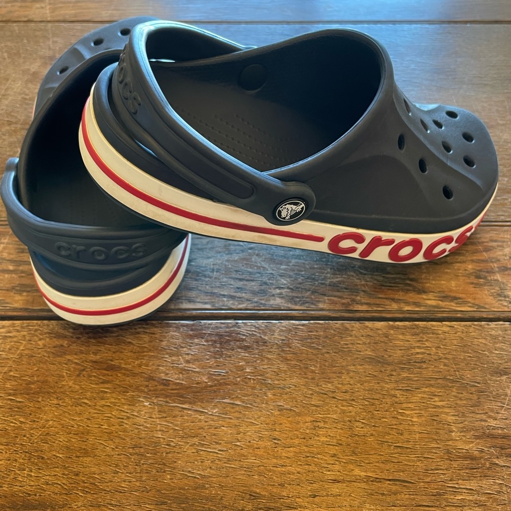 Crocs; size 8 - Picture 2 of 6